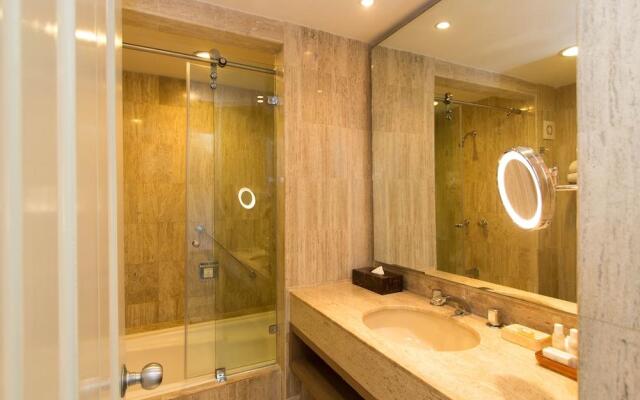 Family Luxury Suites by Velas Vallarta - All Inclusive