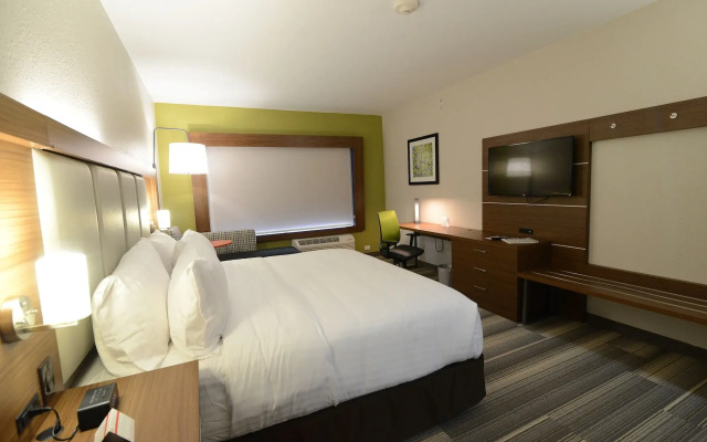 Holiday Inn Express & Suites Chicago North Shore - Niles by IHG