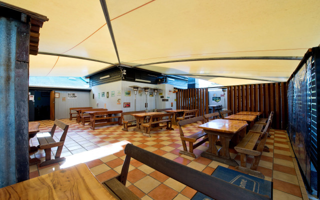 Lamington Hotel Motel