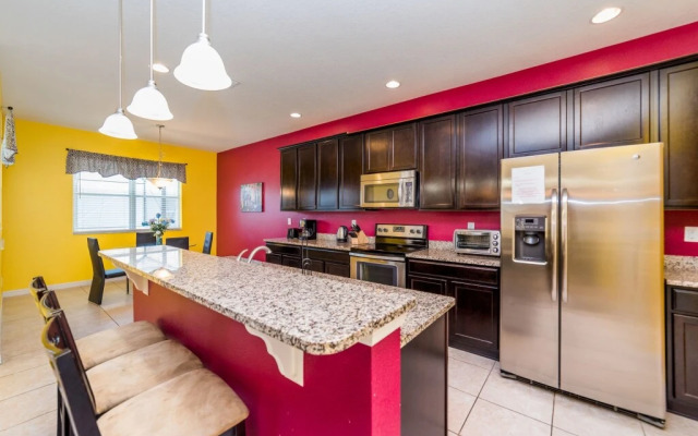 4 BR Crystal Cove Sleeps 10
