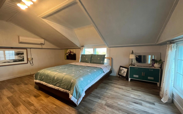 Artist and Flower Pension