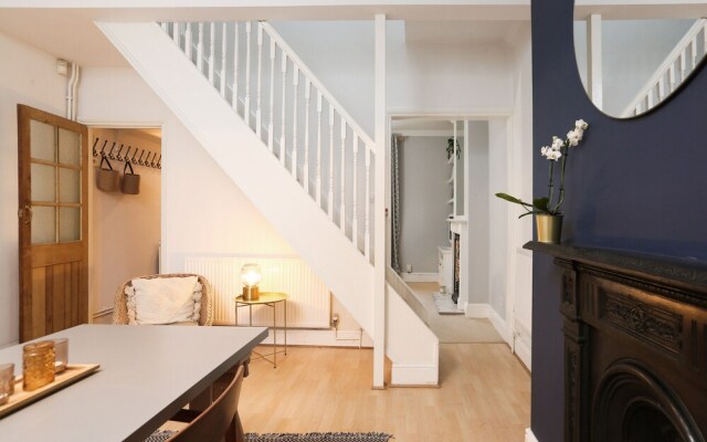 Elegant 2BD House in Colourful Cliftonwood