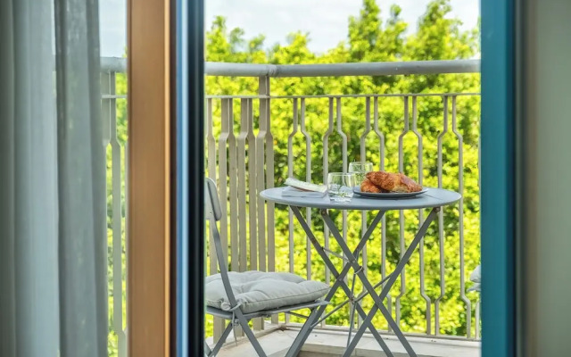 Jaffa Beachfront Studio by Sea N' Rent