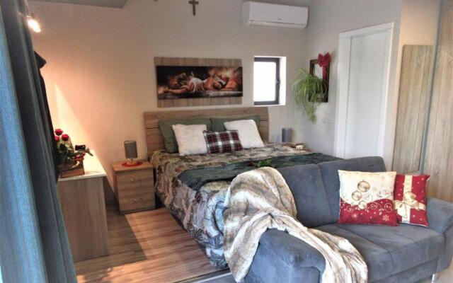 Marsalforn Sea View Beachfront Studio Apartment