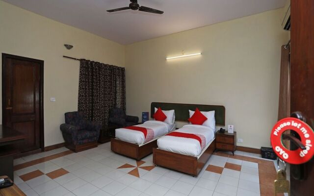 OYO 15791 Flagship Hotel Executive Hazratganj