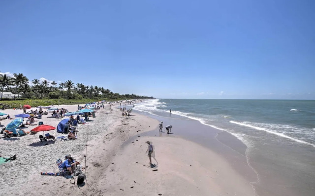 Naples Condo w/ Pool - Walk to Dining & Beach