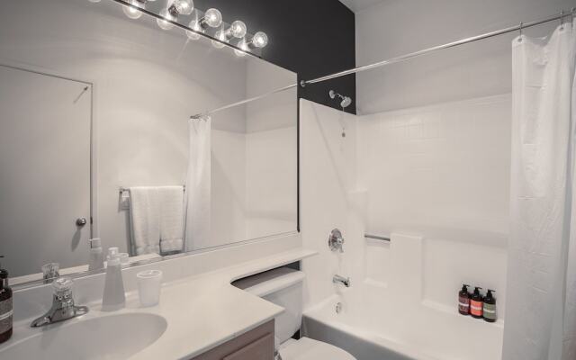 WanderJaunt - Stylish Mission Valley Apts