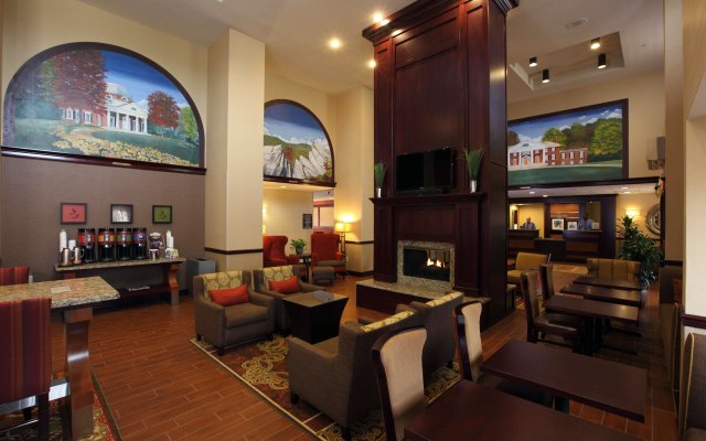 Hampton Inn & Suites Charlottesville-At the University