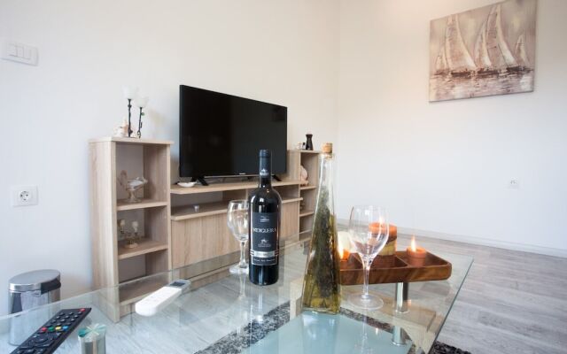 Sea View Apartments Pink & Floyd