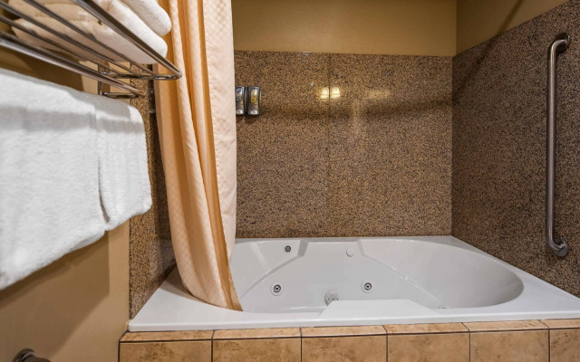 Crandon Inn and Suites