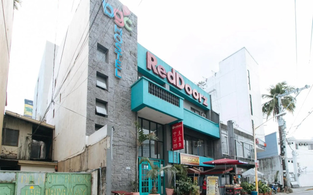 RedDoorz Plus @ Danlig Street Makati
