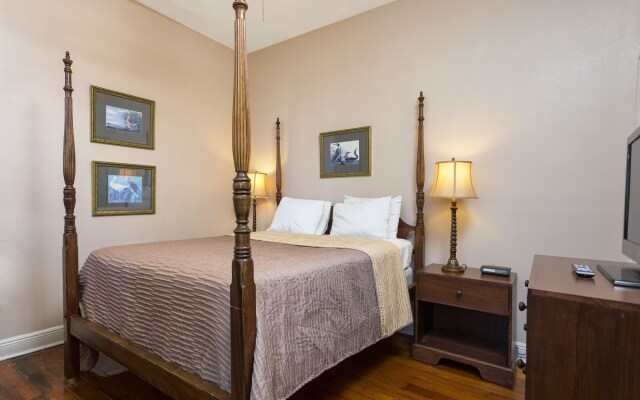 New Orleans Courtyard Hotel and Suites by the French Quarter