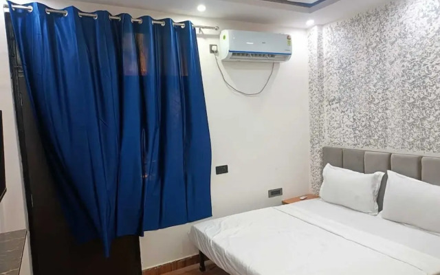 Hotel Twamev Couple Friendly Laxmi Nagar