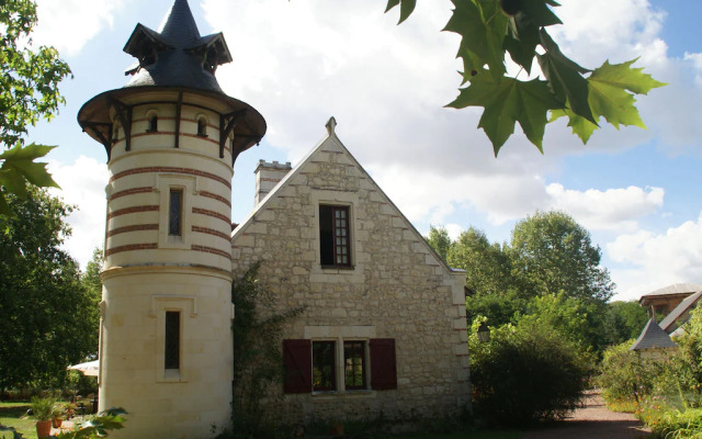 Cozy Holiday Home in Brion with Swimming Pool