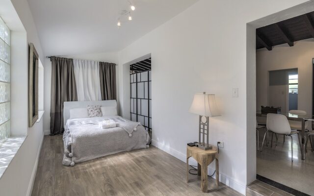 2BR 2BA Miami House by JOS17