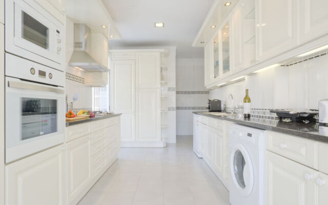Blue Boutique Hostel & Suites