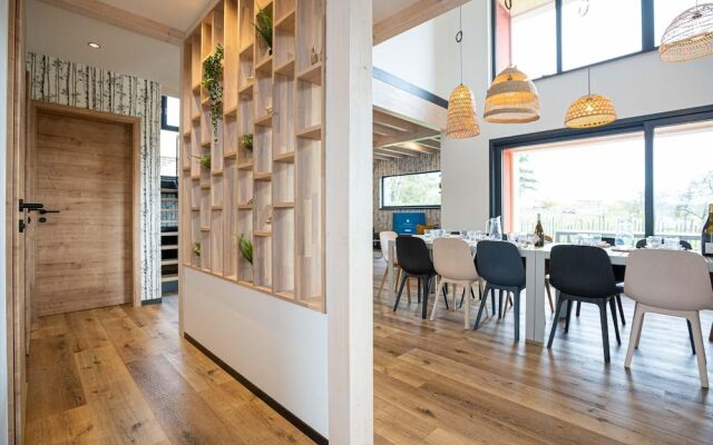 La Maison Devant La Prairie