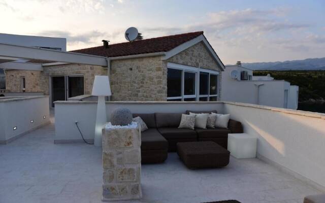 Luxury at Villa Cama - Your Dream Vacation Rental!