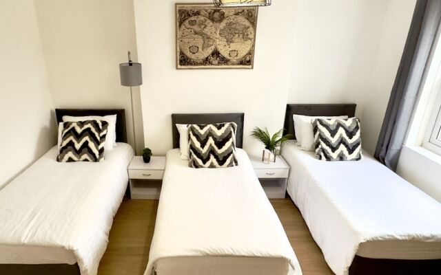 Beautiful 3-bed Apartment With Driveway Parking