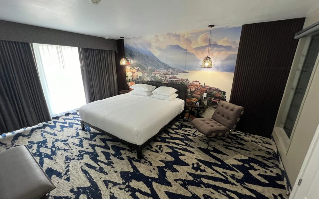 Lighthouse Inn & Suites