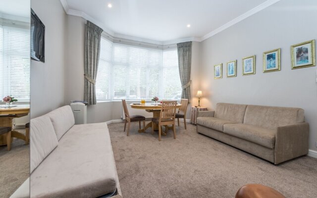 Chic 1 Bedroom Apartment-12 Minutes From Centre