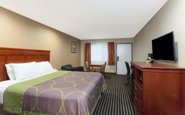 Super 8 by Wyndham Escondido