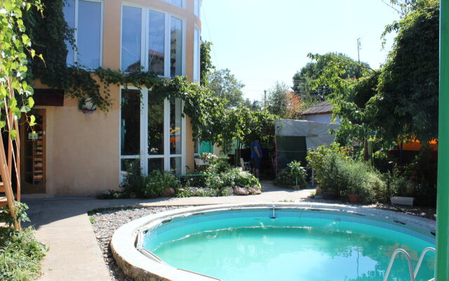 Tri Kita Guest House