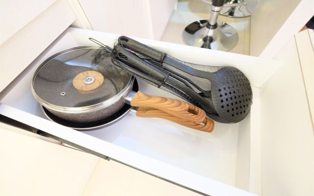 Bassura City Apartment with Direct Access to Bassura Mall