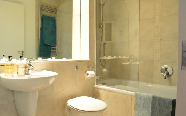 2 Bedroom Maisonette House Close to Hyde Park