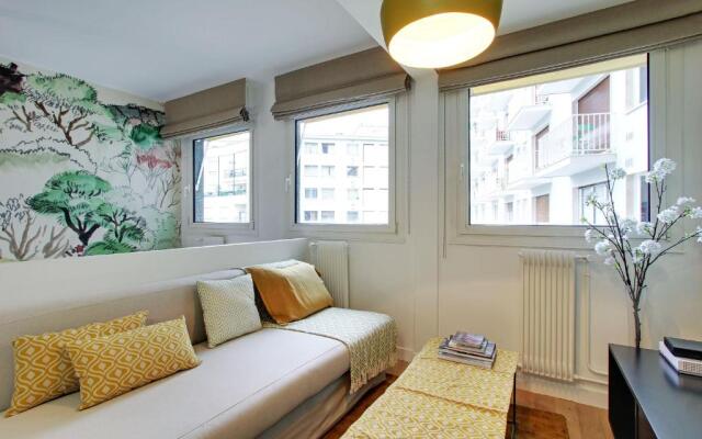 Pick a Flat's Apartment in Eiffel Tower - rue Boulevard de Grenelle