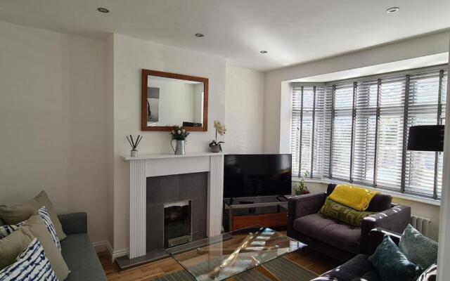 Newly Refurbished 4-bed House in Bournemouth
