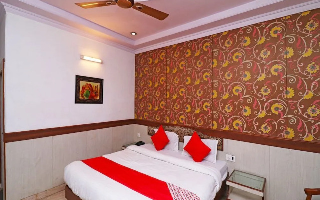 Hotel Solitaire by OYO Rooms