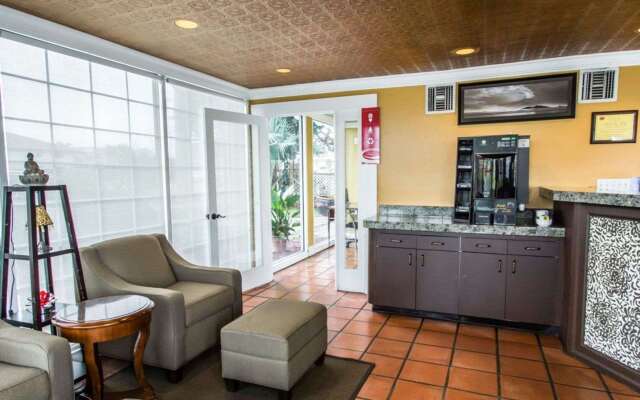 Econo Lodge Cocoa Beach - near the Port
