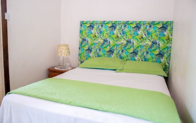 Tropical Breeze Guesthouse and Furnished Apartments