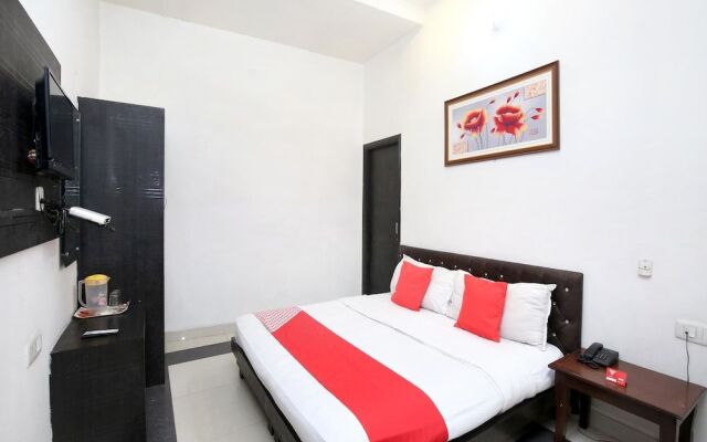 OYO 14494 Hotel Ramneek