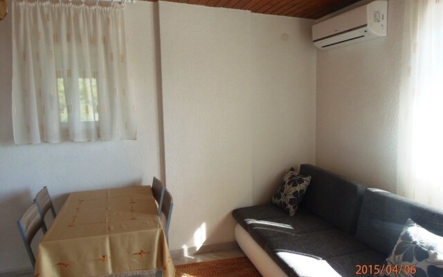 Apartments Milka Brodarica
