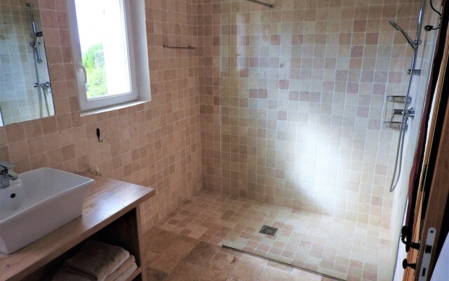 Le Mas de l Escaillon