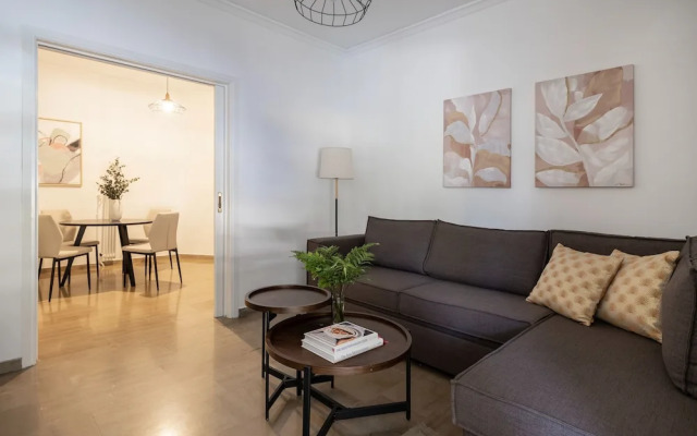 Stylish 1BR Retreat Near Alimos Beach Tram