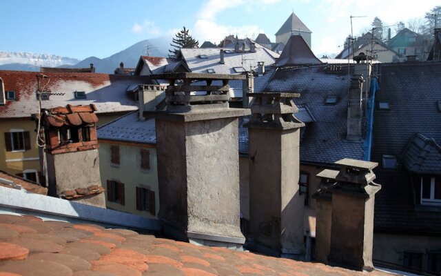 Charm and light in the old town of Annecy