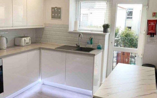 Host Stay Grenville Apartment