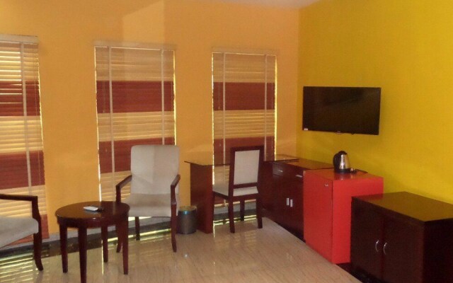 Max Royal Hotel & Suites