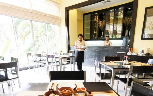 Kameo House Sriracha