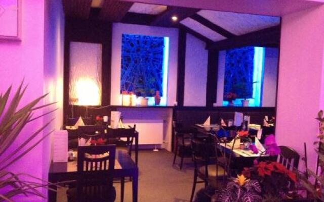 Yumi Hotel Sushi-Steaks & Friends