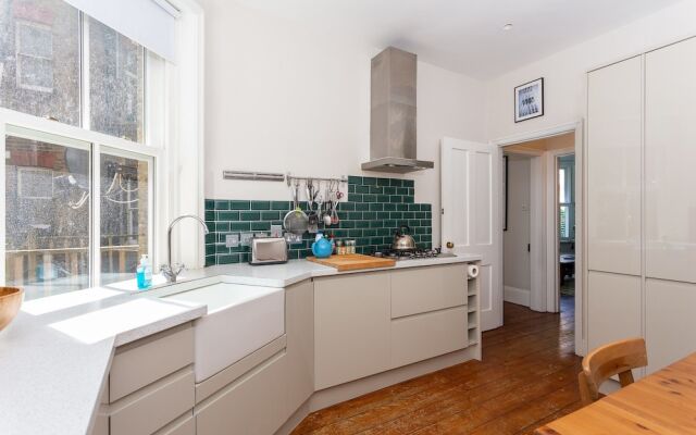 Two Bedroom House With Garden In Maida Vale