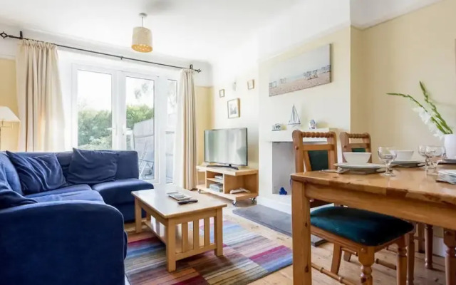 Woodstock in Poole With 2 Bedrooms and 1 Bathrooms