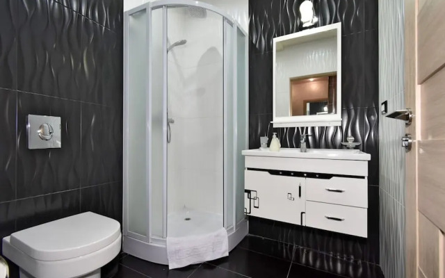 North Ave. apartment by Luxe Group HH777