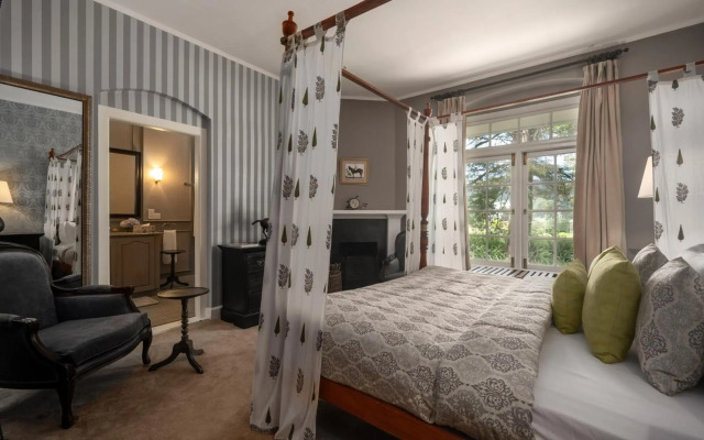 Hill Rise Luxury Villa & Stables by Edwards Collection