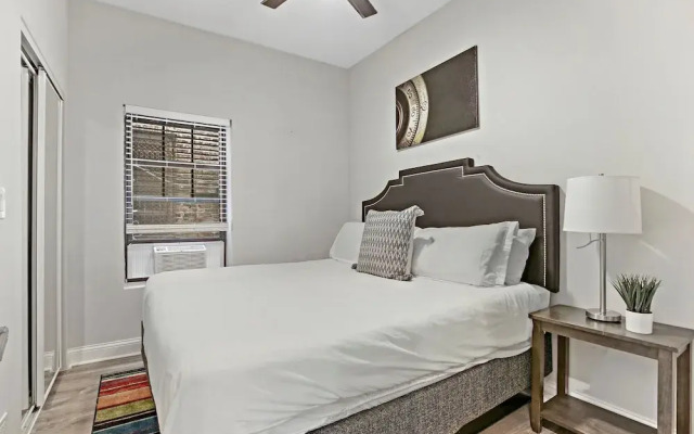 3BR Comfy Apt in Logan Square