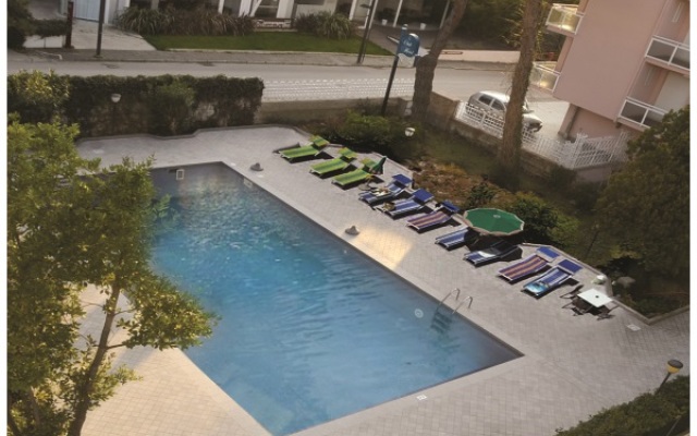 Club Hotel