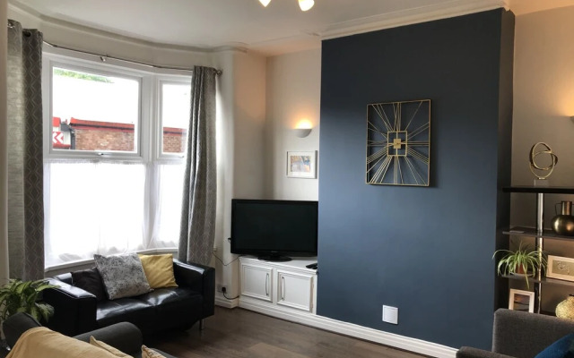 3 Bedroom House Close to M6 & M55